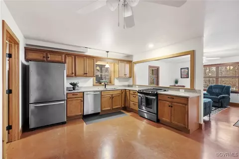 Kitchen - 522 Unity Pl, Buckingham, VA 23921 photo 6 of 8