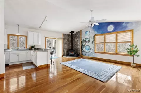 Living - 522 Unity Pl, Buckingham, VA 23921 photo 4 of 7