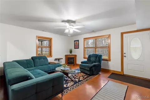 Living - 522 Unity Pl, Buckingham, VA 23921 photo 5 of 7