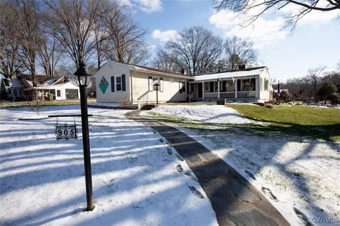 905 Irving St, Farmville, VA 23901