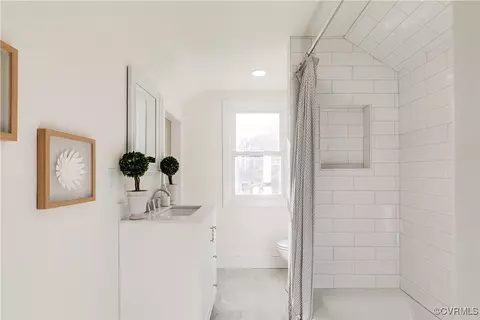 Bath - 8459 Stumpy Rd, Hanover, VA 23069 photo 6 of 7