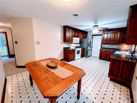 744 Millwood Rd, Aylett, VA 23009