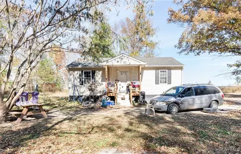 10410 Thompkins Ln, Amelia Court House, VA 23002