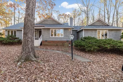 1908 Huguenot Hundred Dr, Midlothian, VA 23113
