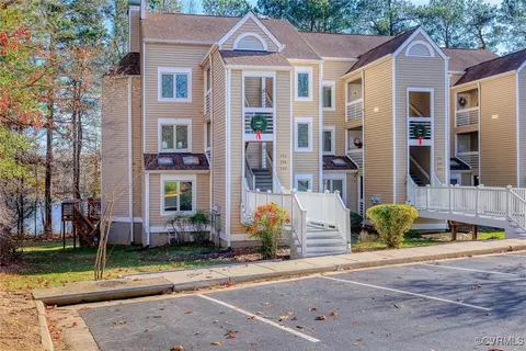 228 Water Pointe Ct, Midlothian, VA 23112