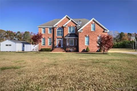 4273 Gwyn Ln, Hayes, VA 23072