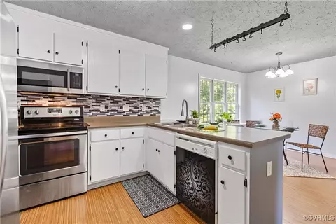 Kitchen - 15655 Devlin Dr, Chesterfield, VA 23838 photo 2 of 4