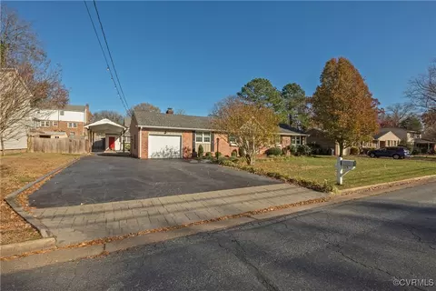 115 Norwood Dr, Colonial Heights, VA 23834