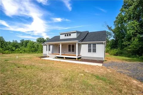 744 Columbia Rd, Columbia, VA 23038