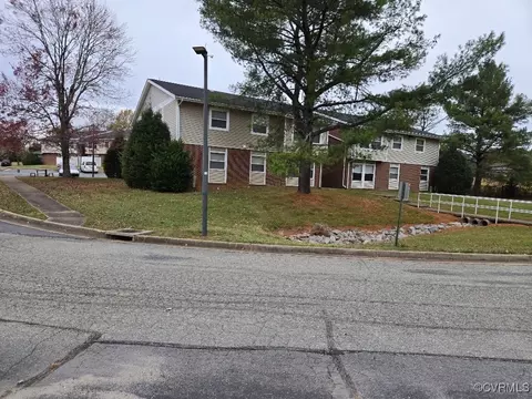 221 Brickyard Dr, Dillwyn, VA 23936