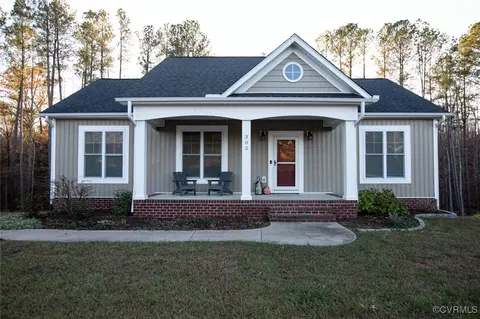 302 Thomas Cir, Farmville, VA 23901