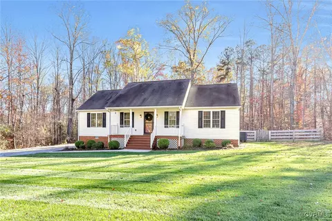 Exterior - 201 Pleasant View Dr, Aylett, VA 23009 photo 3 of 15