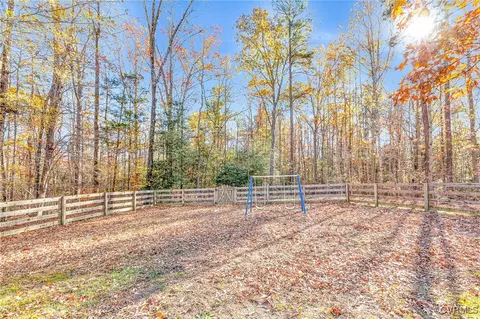 Exterior - 201 Pleasant View Dr, Aylett, VA 23009 photo 10 of 15