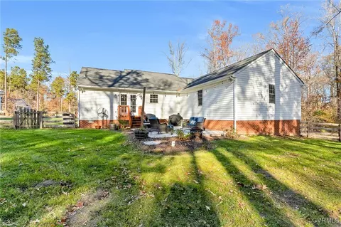 Exterior - 201 Pleasant View Dr, Aylett, VA 23009 photo 11 of 15