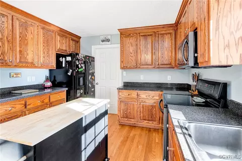 Kitchen - 201 Pleasant View Dr, Aylett, VA 23009 photo 4 of 7