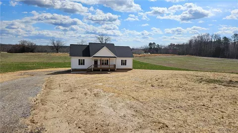 1960 E Courthouse Rd, Blackstone, VA 23824 photo 3