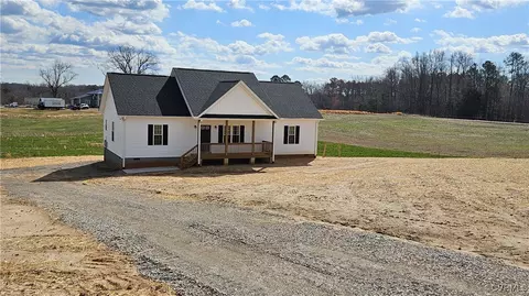 1960 E Courthouse Rd, Blackstone, VA 23824 photo 2