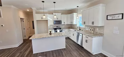 415 Oak St, Blackstone, VA 23824 photo 6
