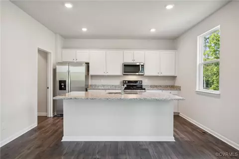 Kitchen - 41 Central Pl, Aylett, VA 23009 photo 2 of 3