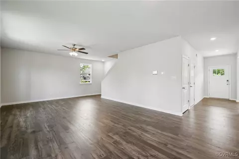 Living - 41 Central Pl, Aylett, VA 23009 photo 2 of 6