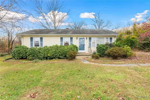 103 Putney St, Farmville, VA 23901