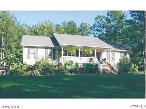 9131 Buttonwood Ln, Amelia Court House, VA 23002
