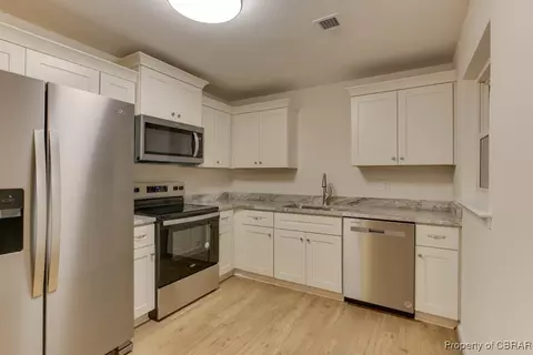 Kitchen - 53 Longwood Dr, Hampton, VA 23669 photo 2 of 4