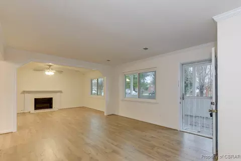 Living - 53 Longwood Dr, Hampton, VA 23669 photo 2 of 7
