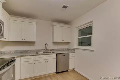 Kitchen - 53 Longwood Dr, Hampton, VA 23669 photo 3 of 4
