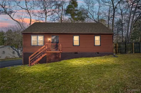 8300 Raven Run Dr, Mechanicsville, VA 23111