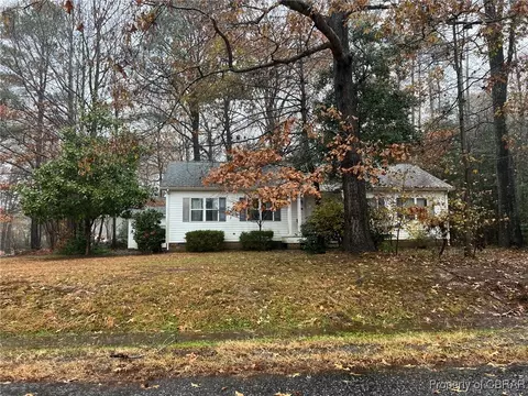 1 Lawler Ln, Kilmarnock, VA 22482