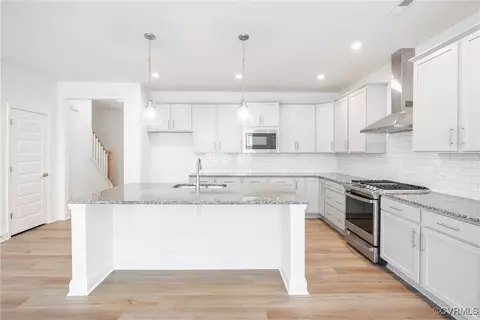 18716 Palisades Cove Trl, Moseley, VA 23120