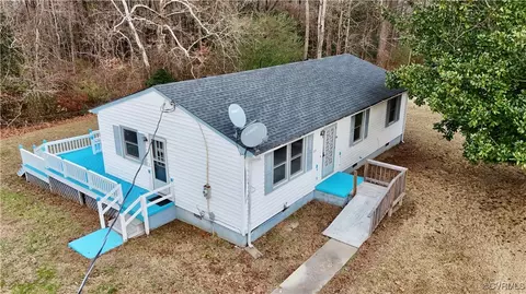 22215 Farmers Bridge Rd, Courtland, VA 23837