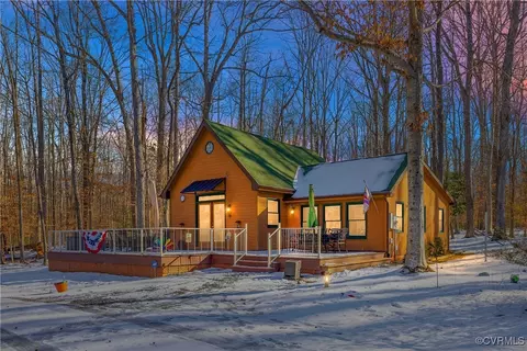94 Cooke Ln, Bumpass, VA 23024