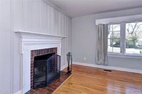 Living - 706 Jackson Dr, Williamsburg, VA 23185 photo 3 of 5