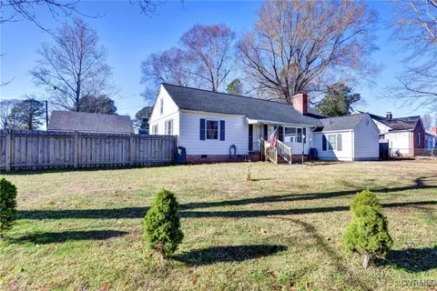 Exterior - 706 Jackson Dr, Williamsburg, VA 23185 photo 2 of 11