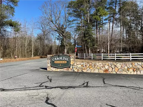 944 Oaklawn Cir, Ruther Glen, VA 22546