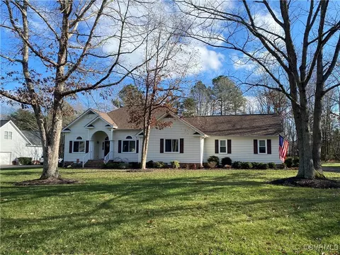 12609 Bay Hill Dr, Chester, VA 23836