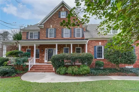 12136 Hogans Aly, Chester, VA 23836