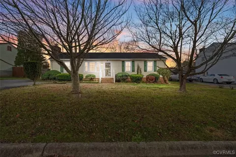 4002 Yorktown Dr, Hopewell, VA 23860