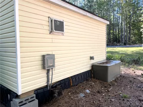 232 Hawthorne Dr, Bracey, VA 23919 photo 9