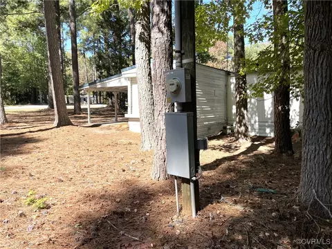 232 Hawthorne Dr, Bracey, VA 23919 photo 8
