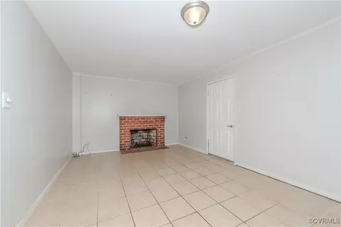 Living - 1516 Sandgate Rd, Midlothian, VA 23113 photo 2 of 4