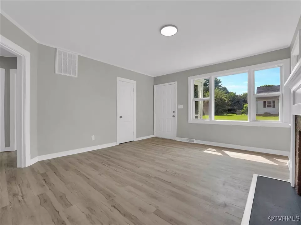 Living - 314 Highland Ave, Colonial Heights, VA 23834 photo 3 of 4