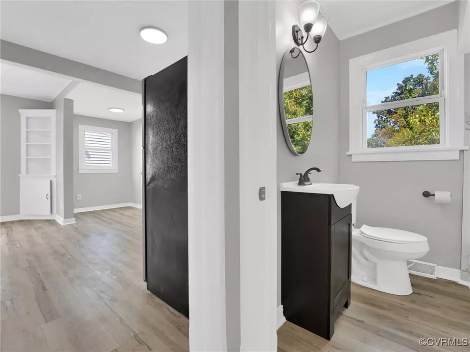 Entry Way - 314 Highland Ave, Colonial Heights, VA 23834 photo 3 of 3