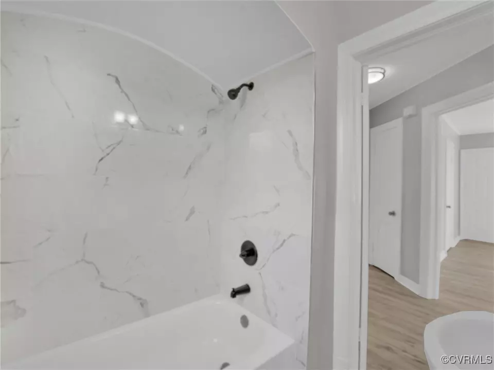 Bath - 314 Highland Ave, Colonial Heights, VA 23834 photo 2 of 2