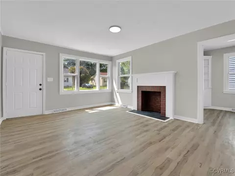 Living - 314 Highland Ave, Colonial Heights, VA 23834 photo 1 of 4