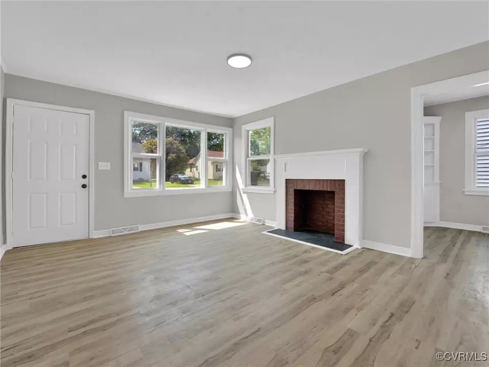 Living - 314 Highland Ave, Colonial Heights, VA 23834 photo 1 of 4