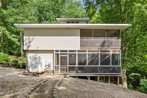 Exterior - 175 N Oakes Cir, Saluda, VA 23149 photo 10 of 18