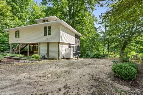 Exterior - 175 N Oakes Cir, Saluda, VA 23149 photo 12 of 18